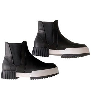 MIA platform ankle boots!